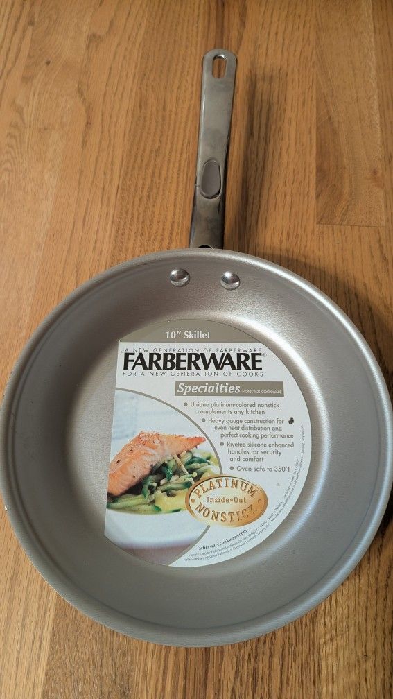 Brand New Farberware 10" Skillet
