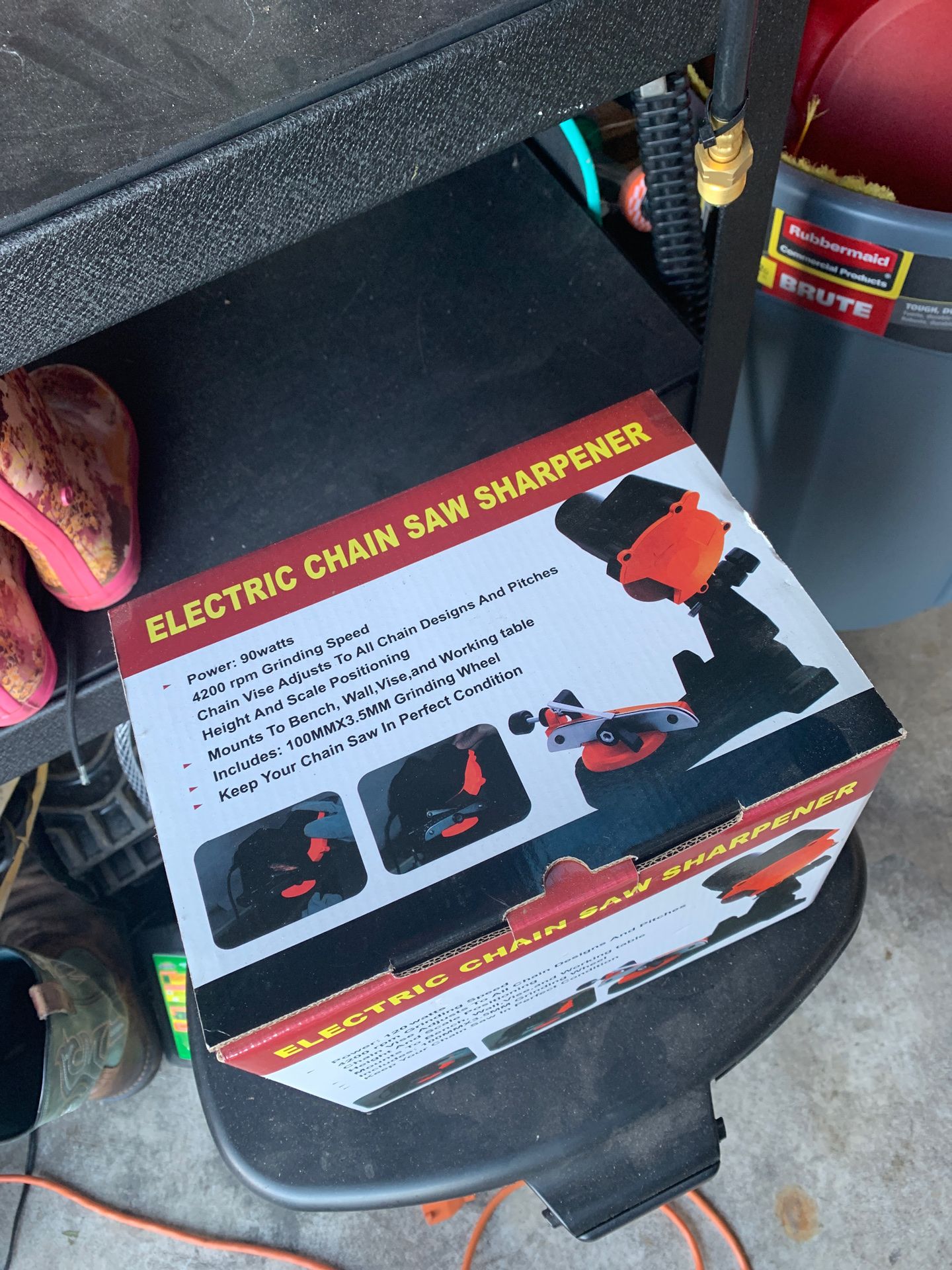 Electric chainsaw sharpener