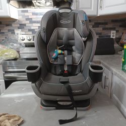 Graco Extend2fit CarSeat.