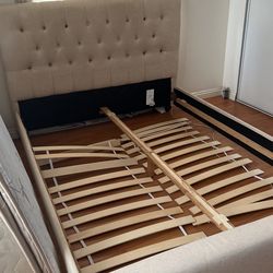 Queen Bed Very Good Conditions 75.00