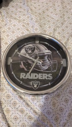 Las Vegas Raiders NFL Wall Clock