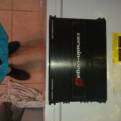 1000w.  Cerwin Vega Car Amp