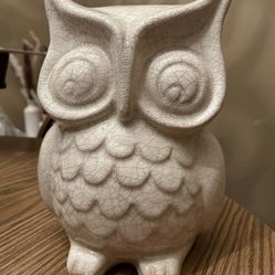 Owl statue - crackled finish - 10" tall
