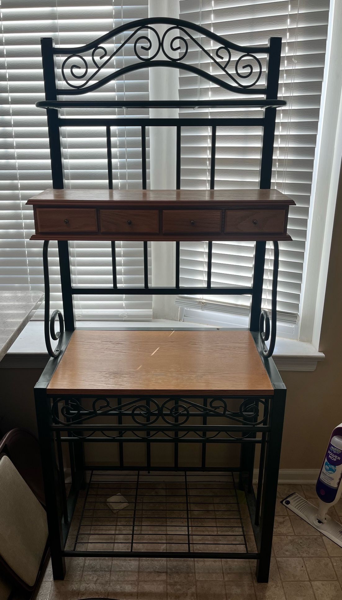 Kitchen Rack! Must Be Picked Up In Clementon!!