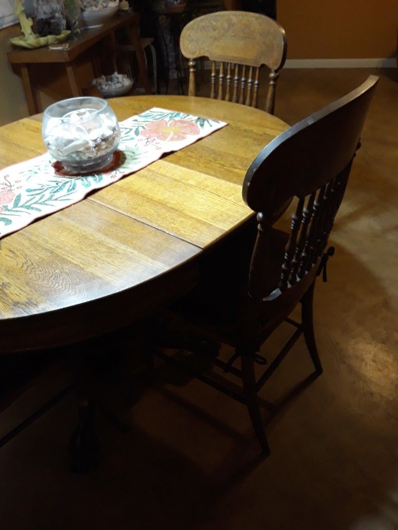 Solid Oak Bear Claw Table/6 Chairs