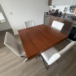 JUEGO DE COMEDOR CON 4 SILLAS