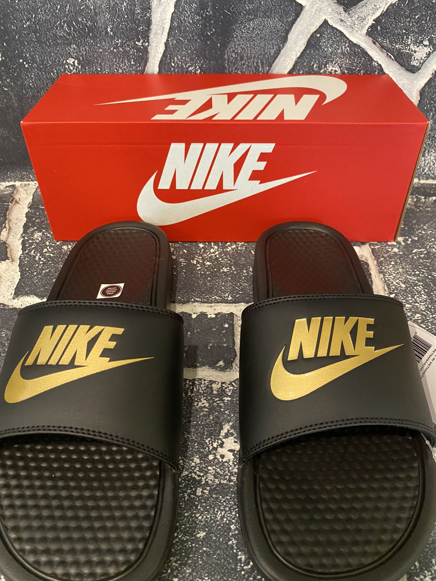 Brand new Nike benassi BLACK AND GOLD!! Size 11!!New in box