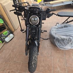 2018 Harly Davidson Roadster XL1200CX