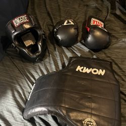 Sparring fighting gear size small