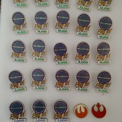 Disney Trading Pins Over 20 Pins Similar To The One Shown Amounts Between 100 And 32000