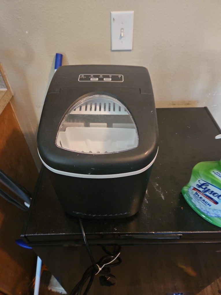 Bullet Ice Maker