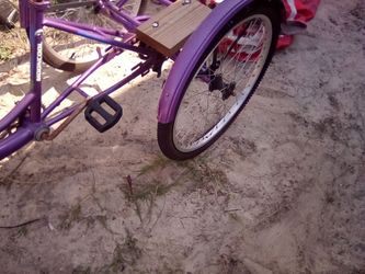 Three wheel bicycle