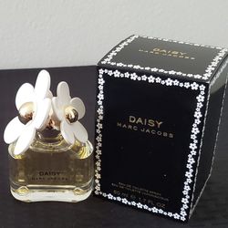 DAISY MARC JACOBS FOR WAMEN $60 FINAL PRICE