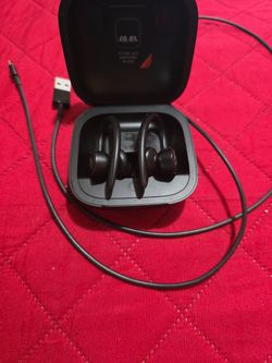 Beats Bluetooth Headphones Like New barely Used
