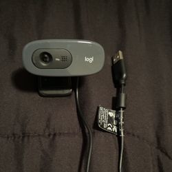 Logitech HD Webcam C270 - Web camera - color - 1280 x 720 - audio - USB 2.0