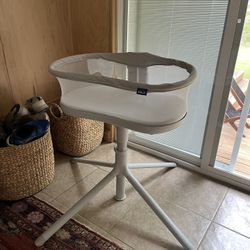 Like New Halo Bassinet - Swivel & Glide