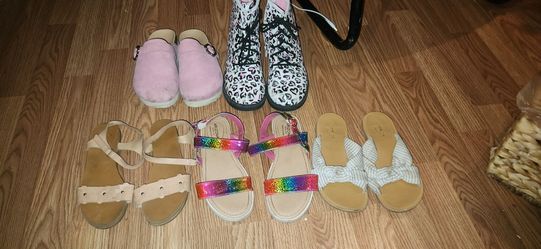 Girls size 3 shoes