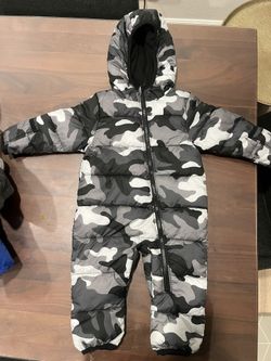 6-12m Snowsuit- Great Condition 