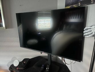 Roku TV 43” with swivel stand
