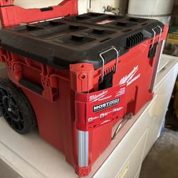 Milwaukee Packout Rolling Tool Box 