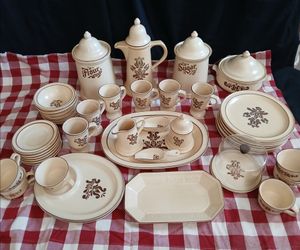 HUGE PFALTZGRAFF VILLAGE COFFEE POT CASSEROLE  DISHES CANNISTER MUGS BOWLS SET STONEWARE COUNTRY KITCHEN