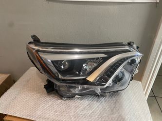 2016-2018 Toyota RAV4 right headlight