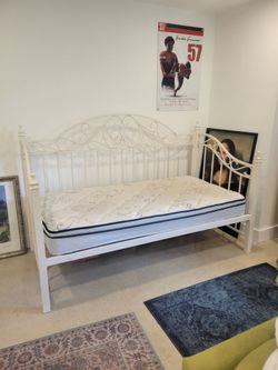 Day bed and mattress