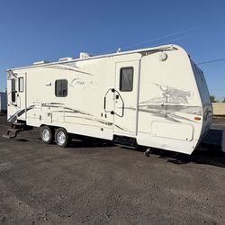 2009 Cougar 32Ft one super slide