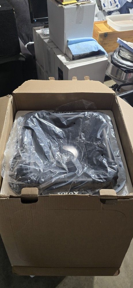 15 inch subwoofer Kicker Solo x 