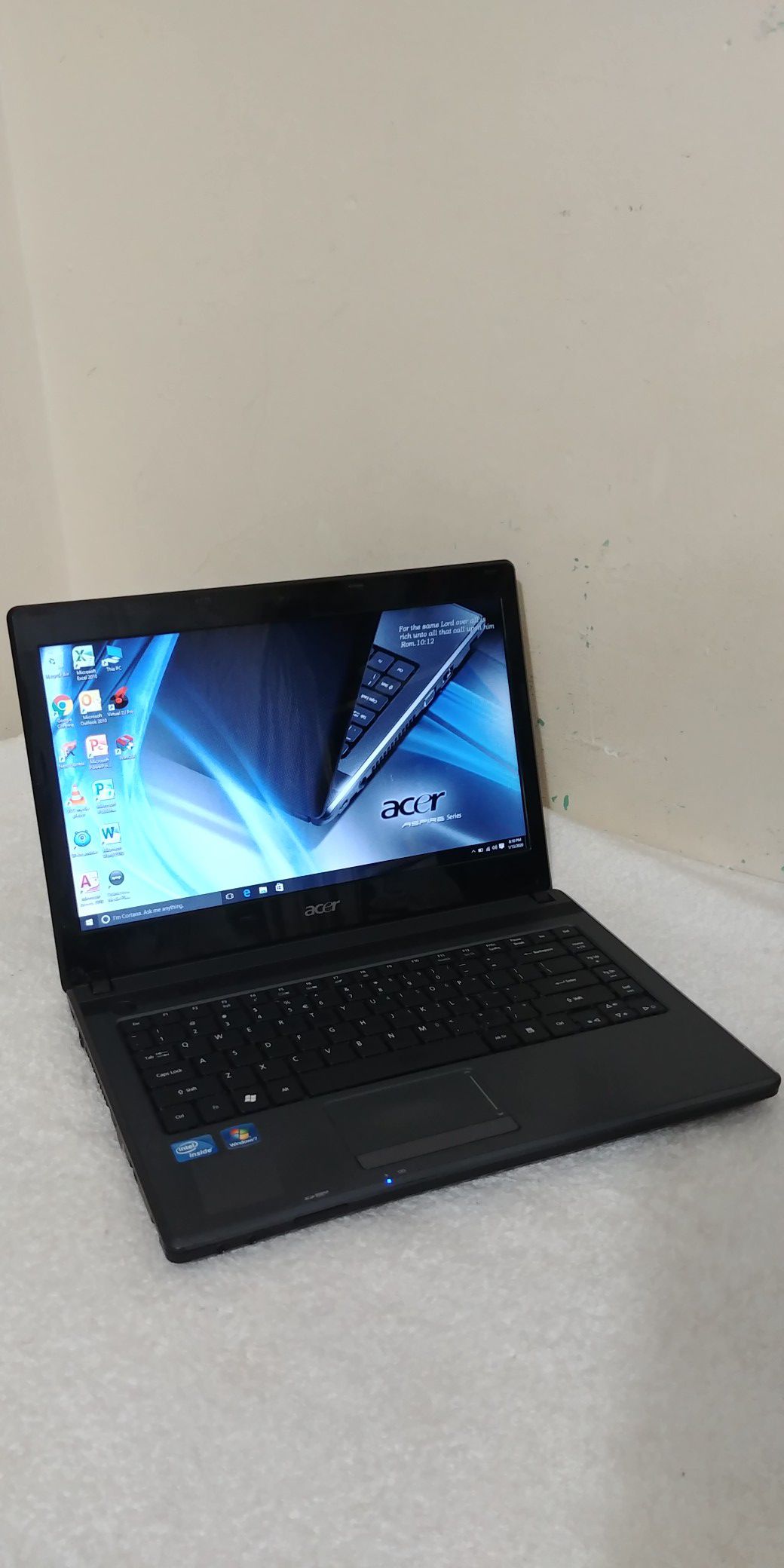 14" Intel Celeron Acer Laptop, 320GB HDD, 4GB RAM, Inbuilt Bluetooth, DVD RW Drive, Media Card Reader And a Webcam.