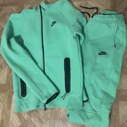 Nike Tech Set Size Small Men 