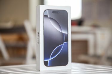 *New & Sealed w/ Warranty *Unlocked* Apple iPhone 16 Pro + Black Titanium + 128GB + Box