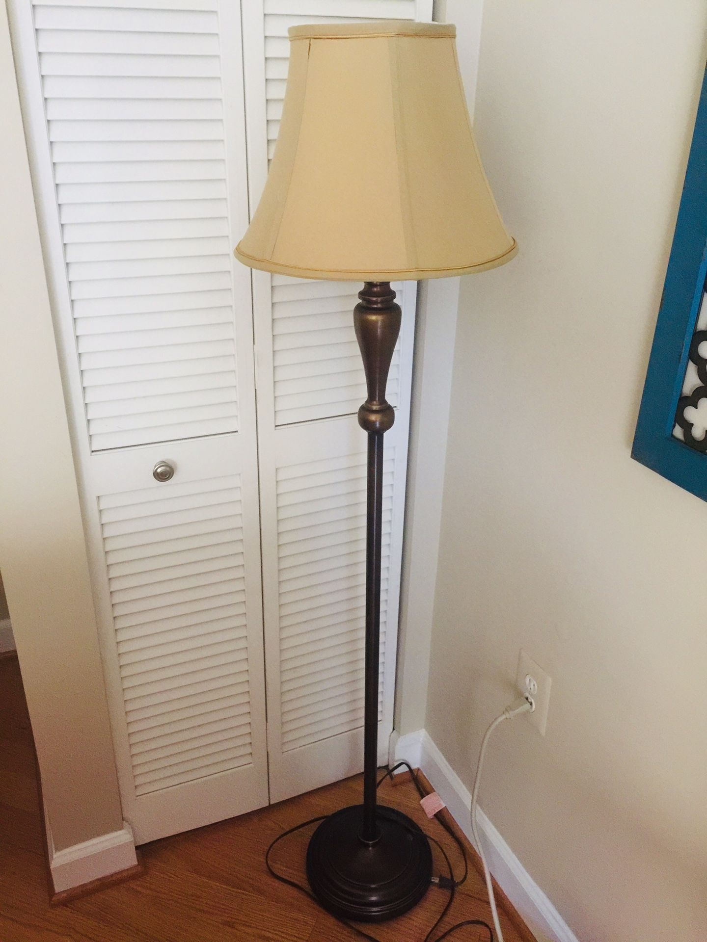 Floor lamp. Beige color. $25 or best offer.