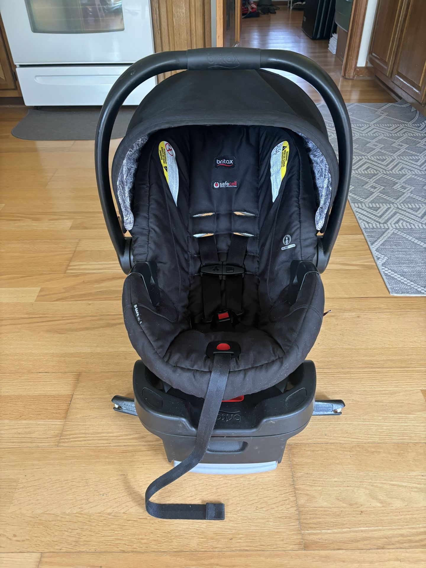 Britax B-Safe 35 Infant Car Seat And Base 