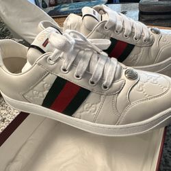 Gucci GG Embossed Leather Low-Top Sneakers