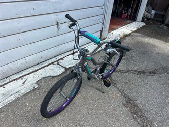 Kids bicycles&elbows knees pads,,’