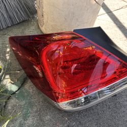 2010-2011 TOYOTA AVALON LEFT TAILLIGHT 👉👉ASK FOR PRICE 