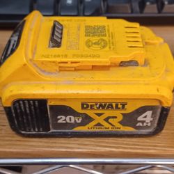 DeWalt 20 volt 4 amp hour battery good for parts or repair not working