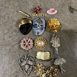 Ladies Brooch Lot: Some Vintage