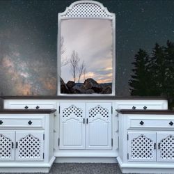 Gorgeous 4 Piece Hi-Quality Real Wood THOMASVILLE Bedroom Set