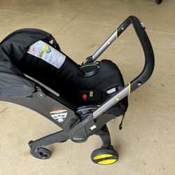 Doona Car seat/stroller And Base