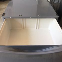 Whirlpool pedestal! Perfect condition! 80.00