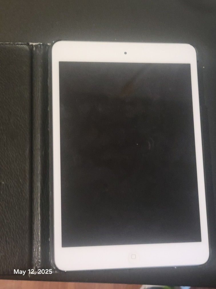 IPad Mini With Charger