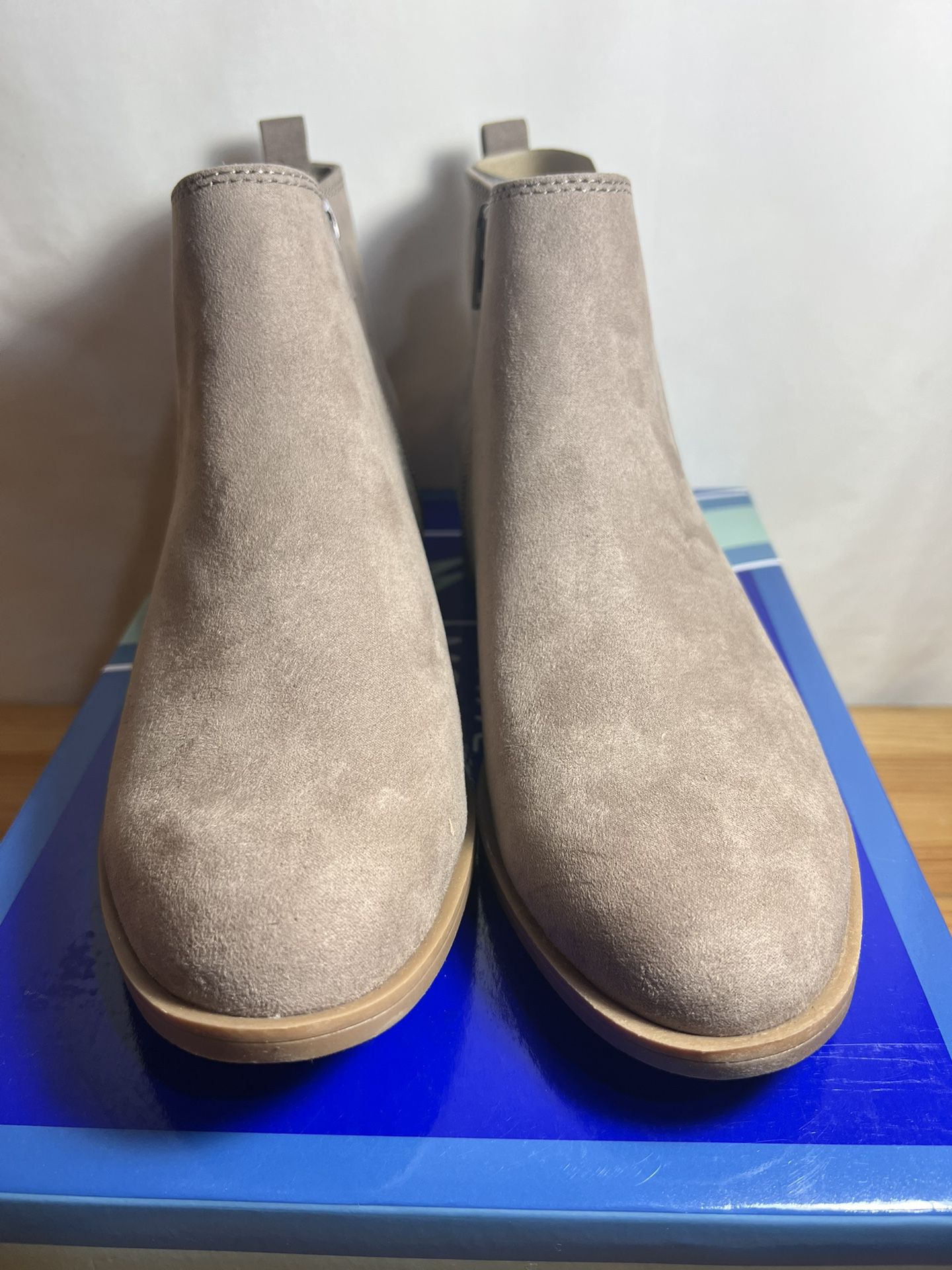 WHITE MOUNTAIN Shoes Women's Gabby Boot, Taupe/Fabric, 8 M Brand New