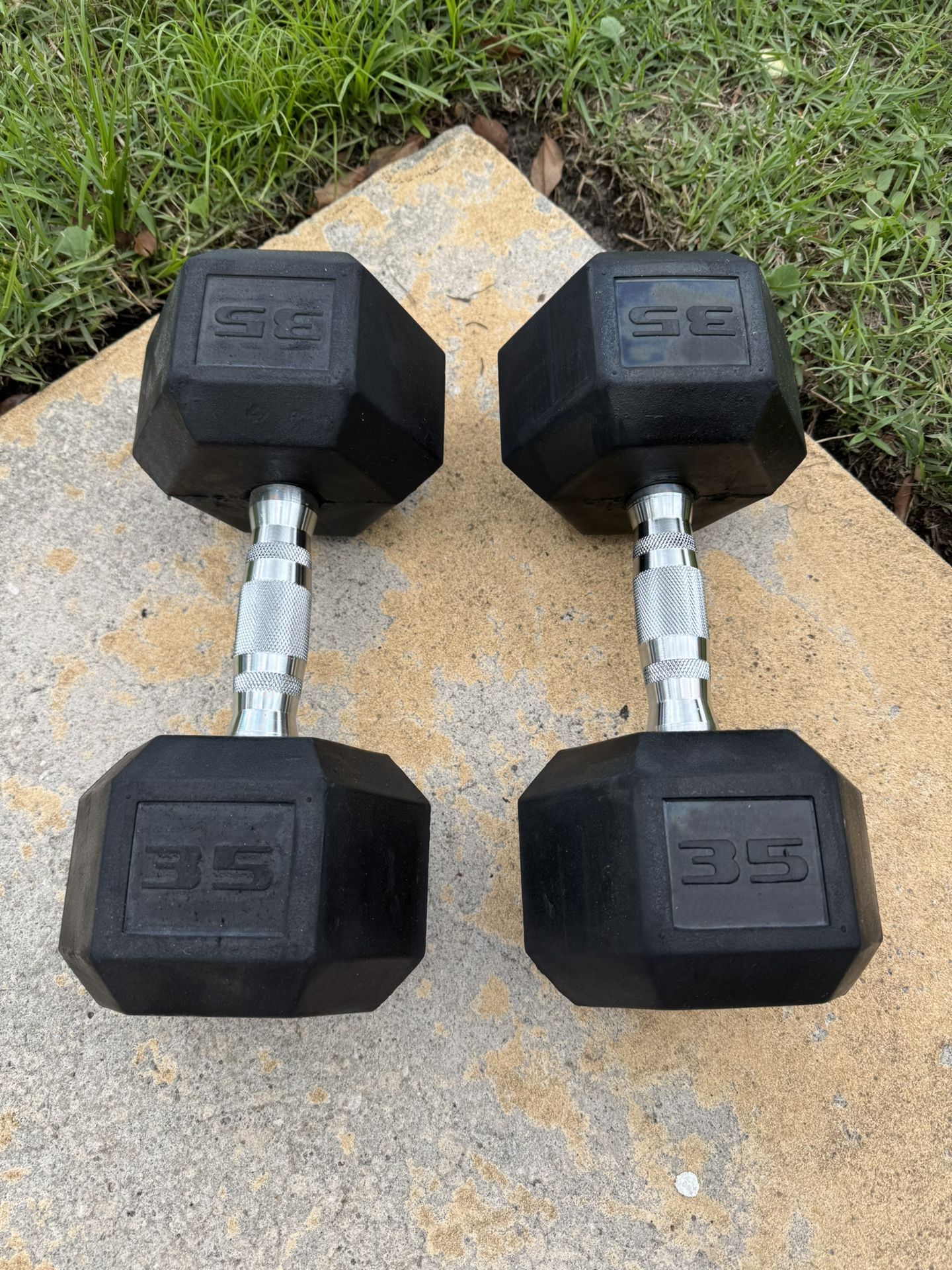 Dumbbell Set (2-35s)