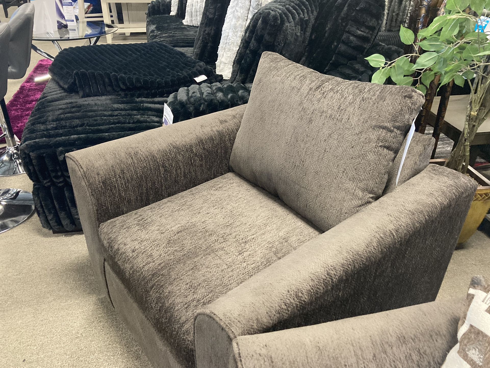 brown accent chair 🤎🔥 $399