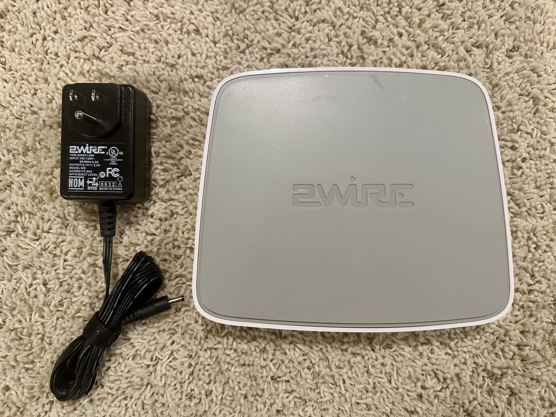 2Wire 2701HG-B 54 Mbps 4-Port 10/100 Wireless G Router