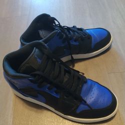 Air Jordan mid hyper royal