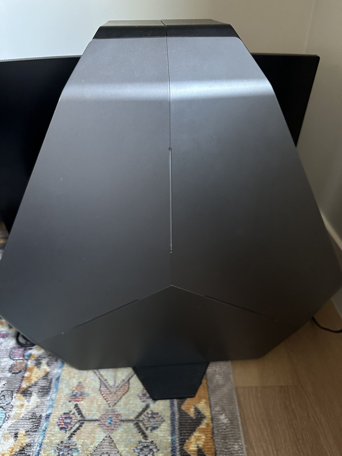 Dell Alienware 51 Gaming PC + Dell 32" Monitor