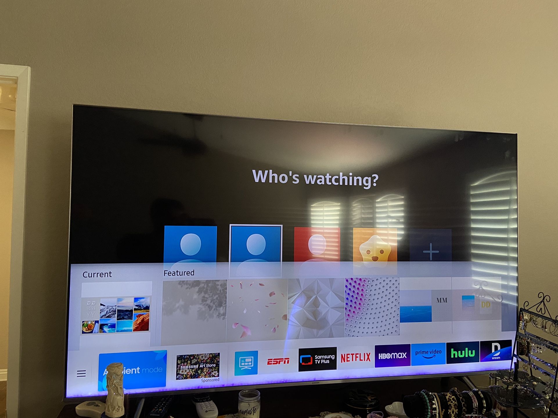 Samsung 65” TV QN65Q6FNA - Severe Backlight Bleeding